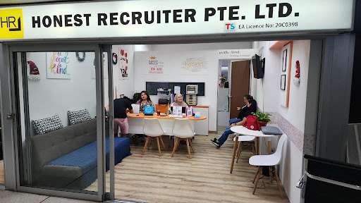 making-the-right-choice-what-to-consider-honest-recruiter - Honest Recruiter Singapore Making the Right Choice: What to Consider | Honest Recruiter